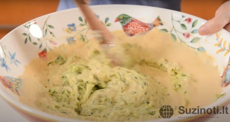 Кабачки вкуснее мяса: быстро и невероятно вкусно. Просто натрите 1 кабачок и 1 картофелину