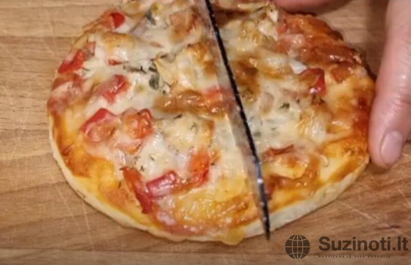 Их всегда мало. Мини-пицца с курицей и овощами: рецепт за 10 минут