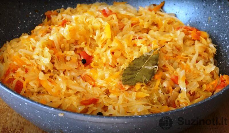 Как пожарить вкусно капусту на сковороде: для гарнира или начинки. Воду добавлять не нужно