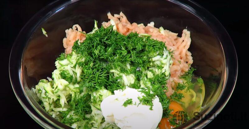 Не только вкусно, но и полезно. Домашние куриные котлеты с кабачками