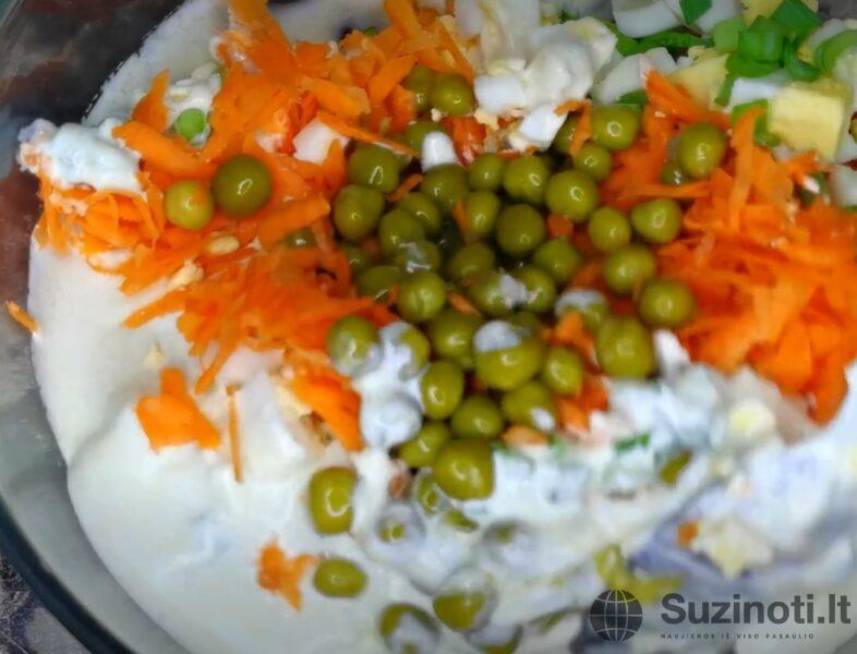 Беру баночку горошка и готовлю вкусный салат: «гениальный» рецепт из простых продуктов