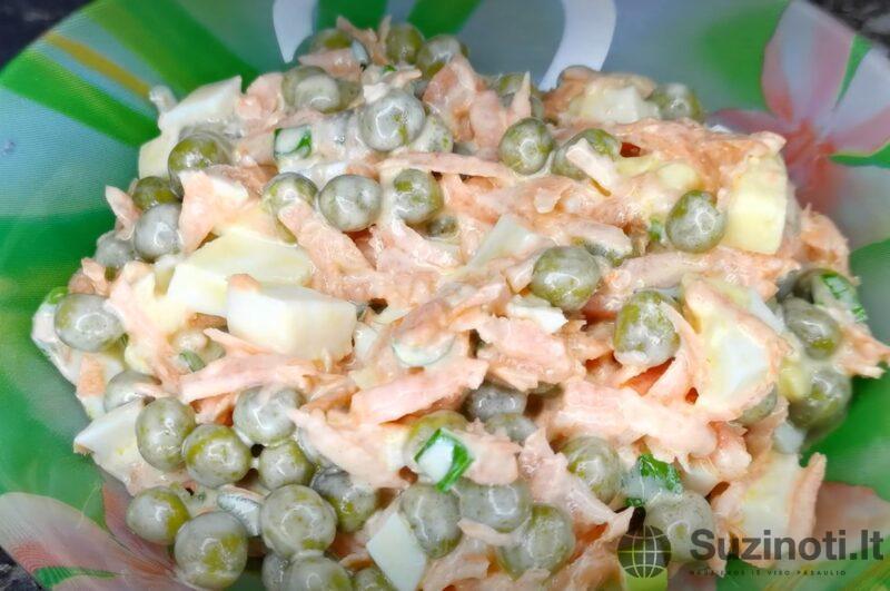 Беру баночку горошка и готовлю вкусный салат: «гениальный» рецепт из простых продуктов