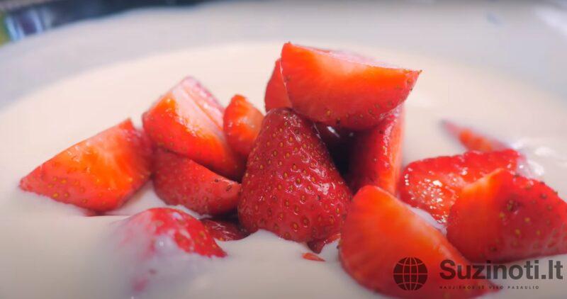 Вкусный летний десерт: сочетание просто потрясающее. Готовится за 5 минут и без муки