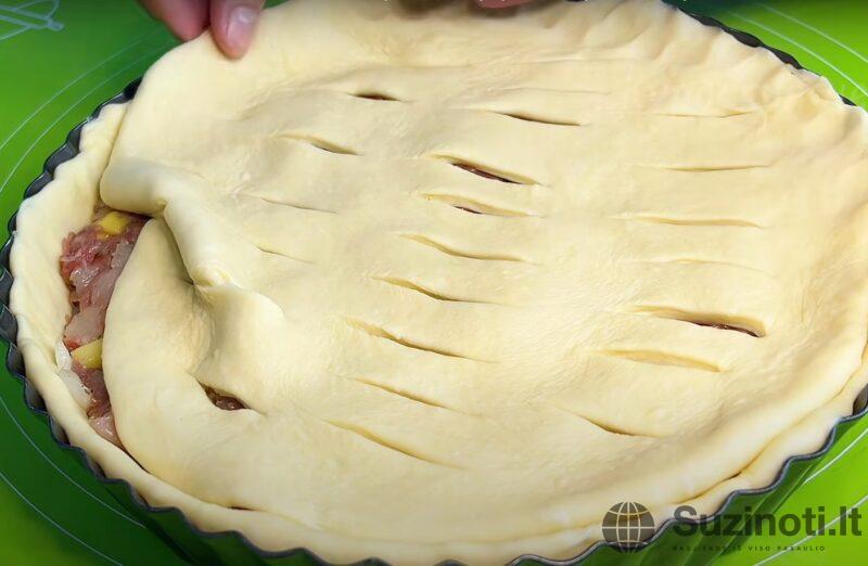Накормите семью быстро и вкусно: большой мясной пирог без дрожжей, который не черствеет несколько дней