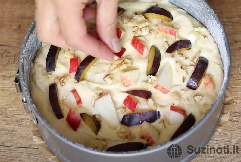 Сливочная нежность и сочные яблоки в каждом кусочке — пирог, который заставит вас забыть про кондитерские!