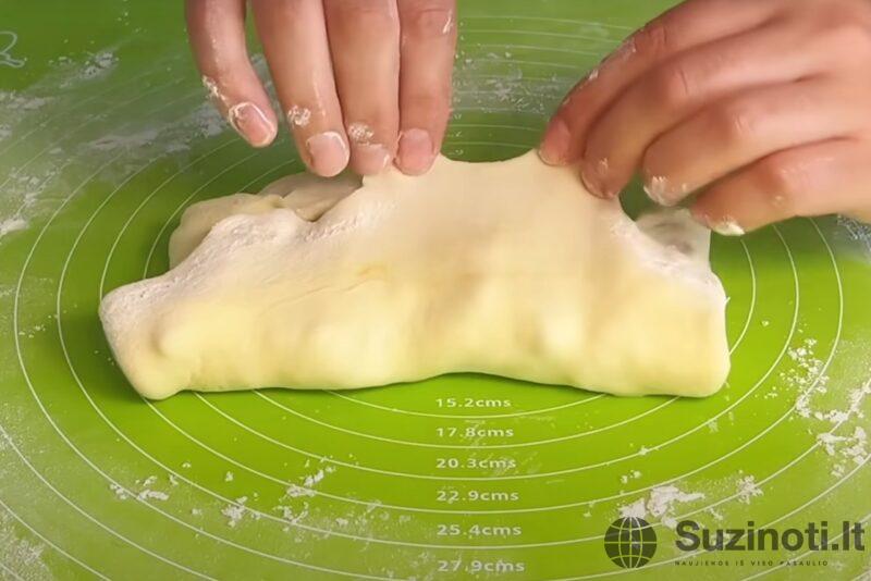 Идеальный перекус для школьника: рецепт пирожков с курицей, которые остаются сочными даже через 5 часов после готовки