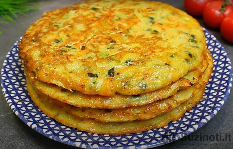 Вкуснейшие ленивые лепёшки. Просто добавляю в тесто капусту с морковкой и перемешиваю