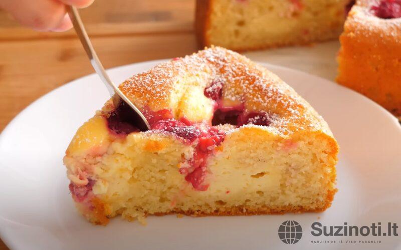 Нежный пирог с малиной к чаю. Простой и вкусный рецепт