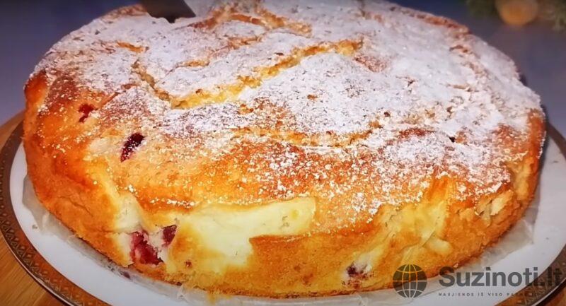 Все смешали и в духовку. Нежный и вкусный пирог за 25 минут