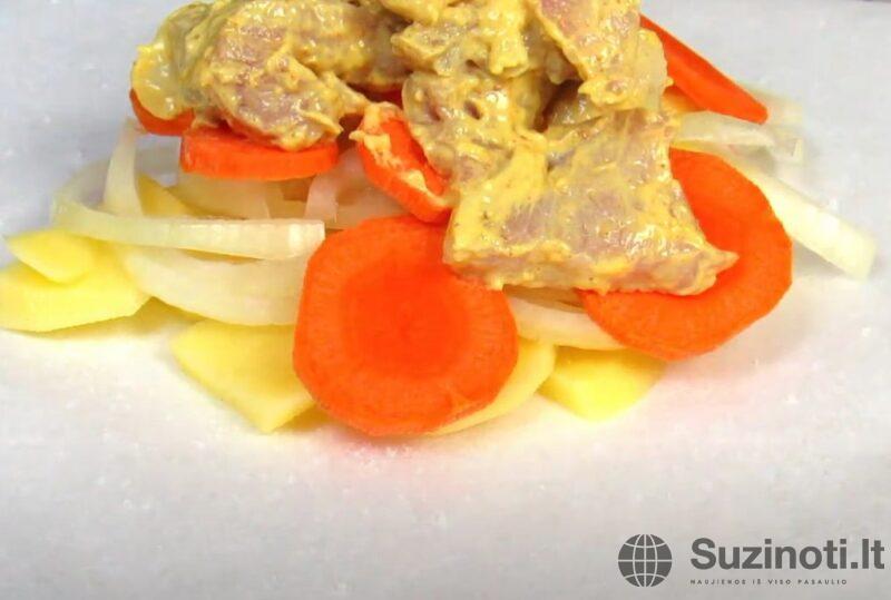 Просто завернула все в фольгу и в духовку. Вкусный вариант необычного ужина