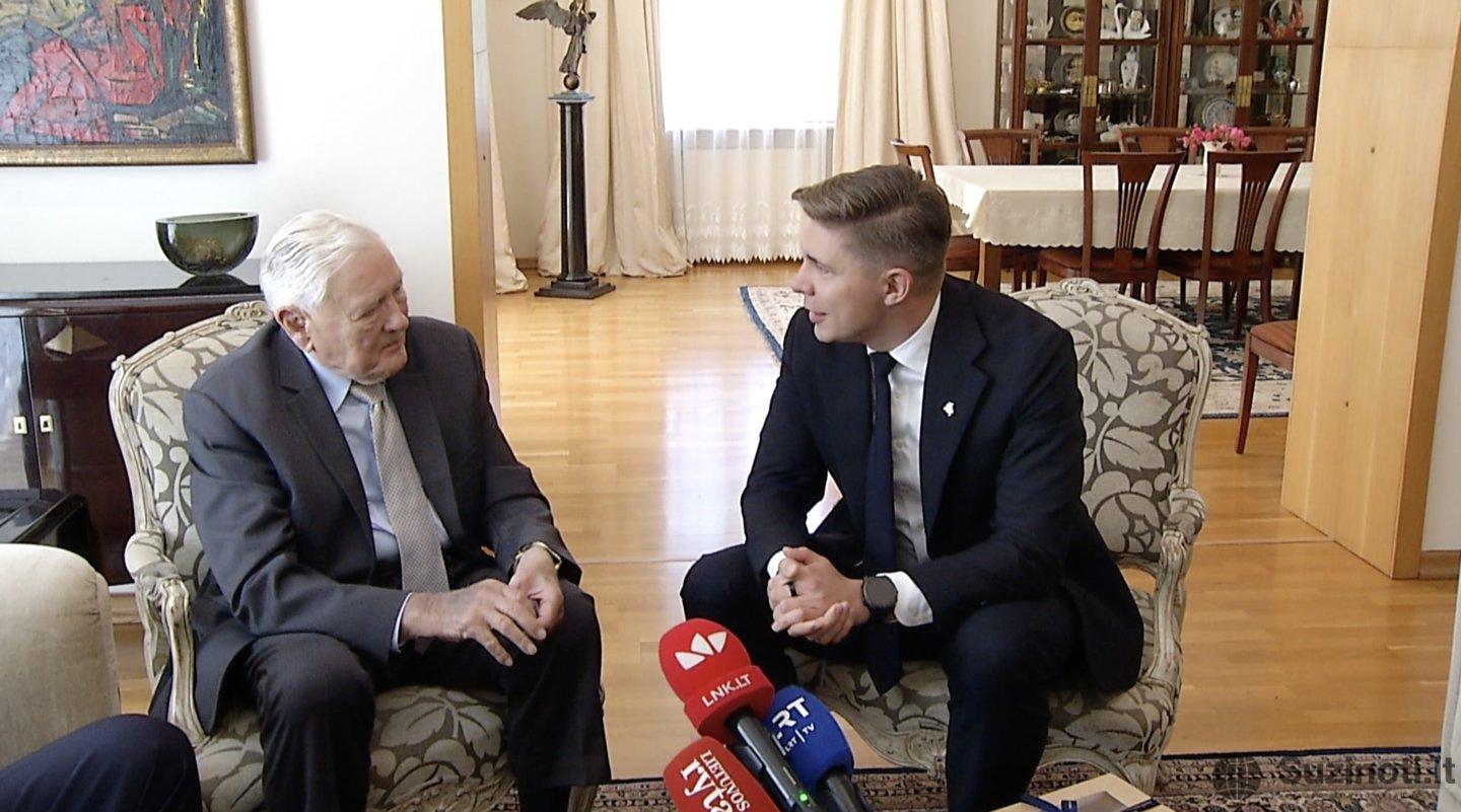 Valdas Adamkus ir Mindaugas Sinkevičius (nuotr. stop kadras)