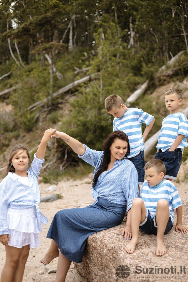 Panevėžio ketvertukas su mama Viktorija Solovej (nuotr. zalia.photography)