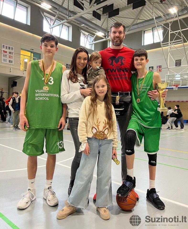 Kšištofas Lavrinovičius su šeima (nuotr. Instagram)