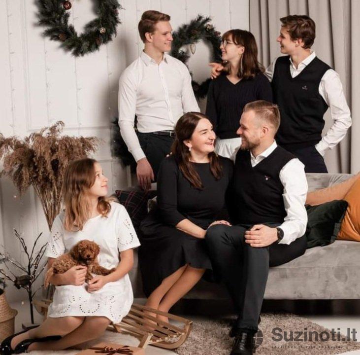 Austėja Landsbergienė savo naujoje knygoje kalba apie sveiko proto motinystę (nuotr. Mika Savičiūtė)